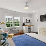 Garden District Studio Apartment - Gated Parking