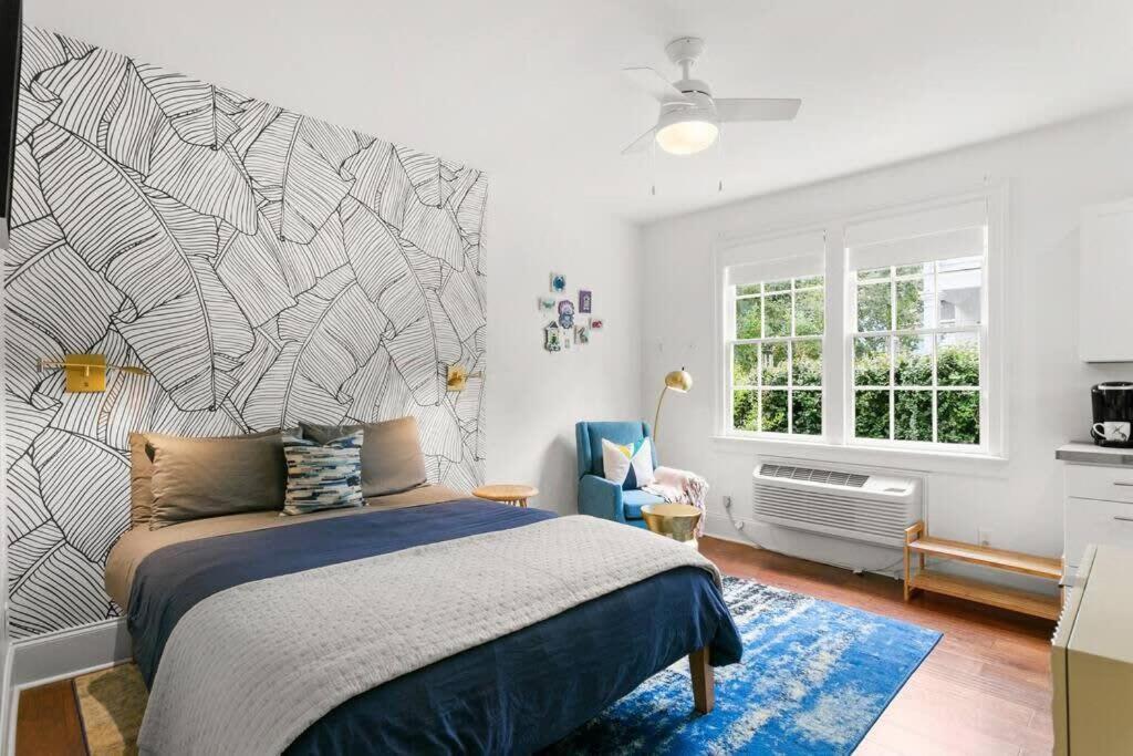 Garden District - Gated Parking Apartment *