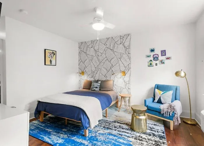 Garden District Studio Apartment - Gated Parking